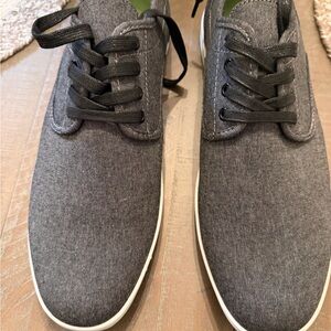 Men's Charcoal Sneakers with Black Accents